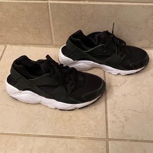 Nike Black Hurache Sneakers
